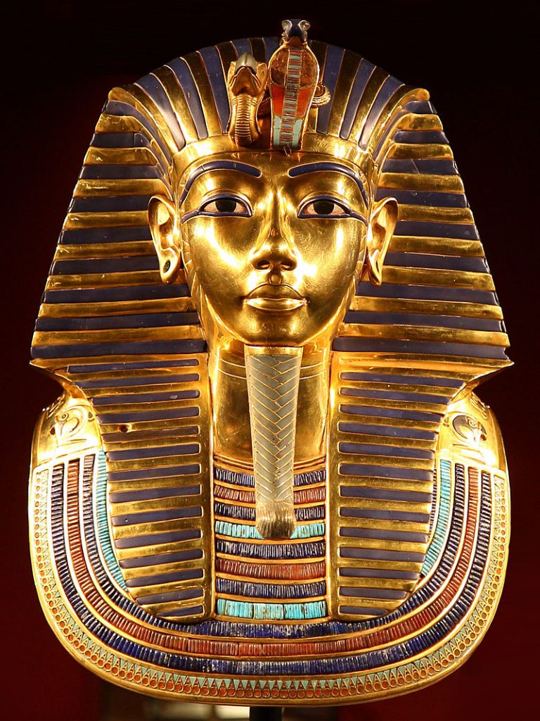Maschera funeraria di Tutankhamon - circa 1323 a.C. - Saldature presenti lungo i bordi del viso e del collo e nella fascia frontale